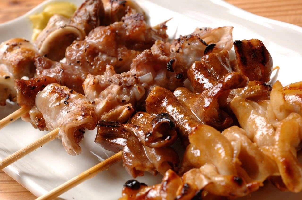 タレで焼き上げたやきとんの串
